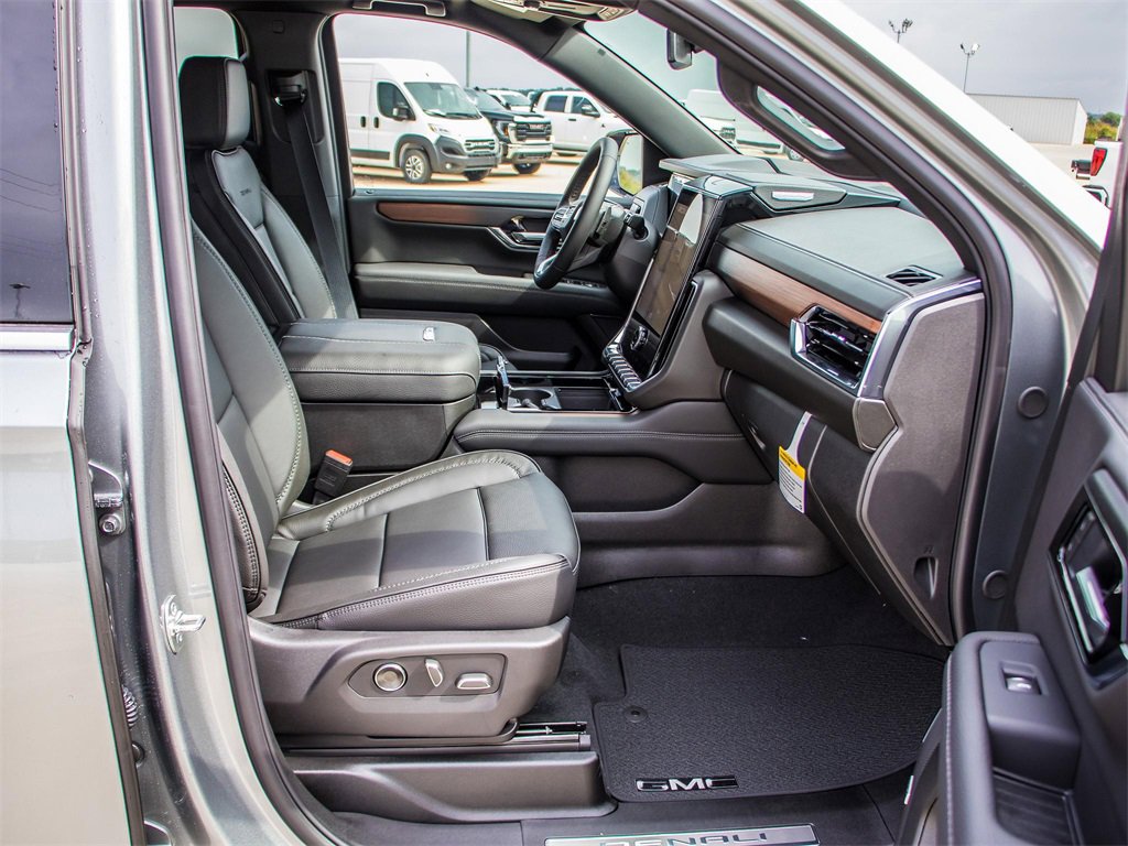 New 2025 GMC Yukon XL Denali image 14