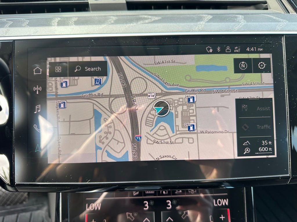 Used 2022 Audi e-tron Premium Plus w/ Premium Plus Package image 32