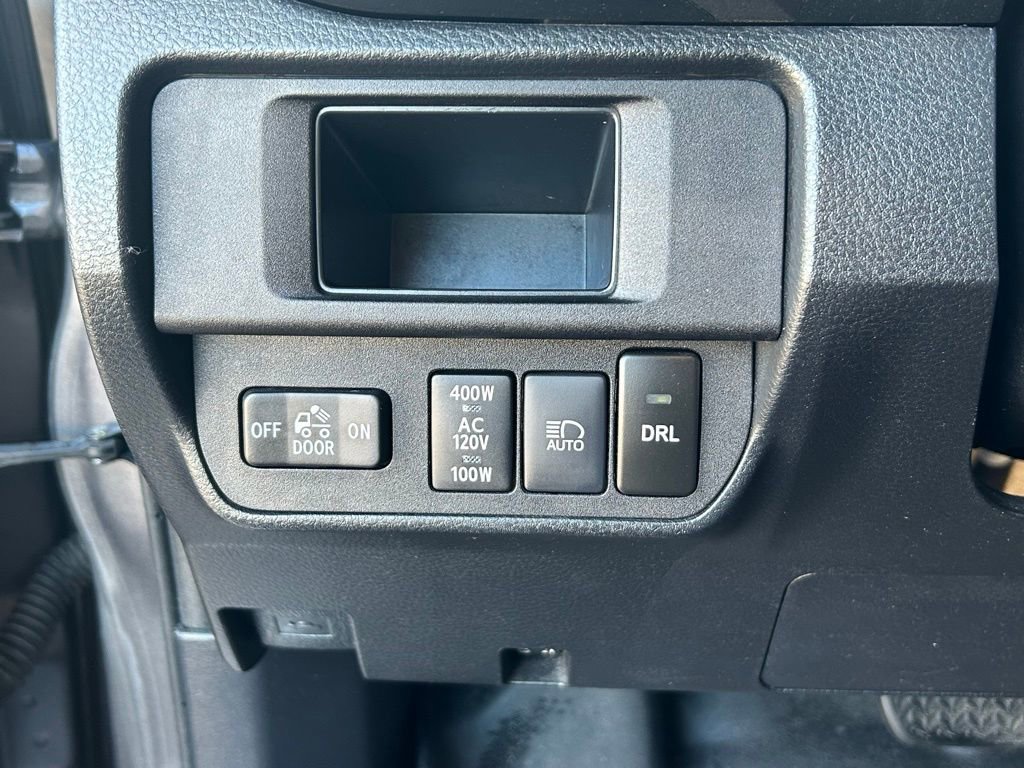 Used 2018 Toyota Tacoma TRD Off-Road image 17