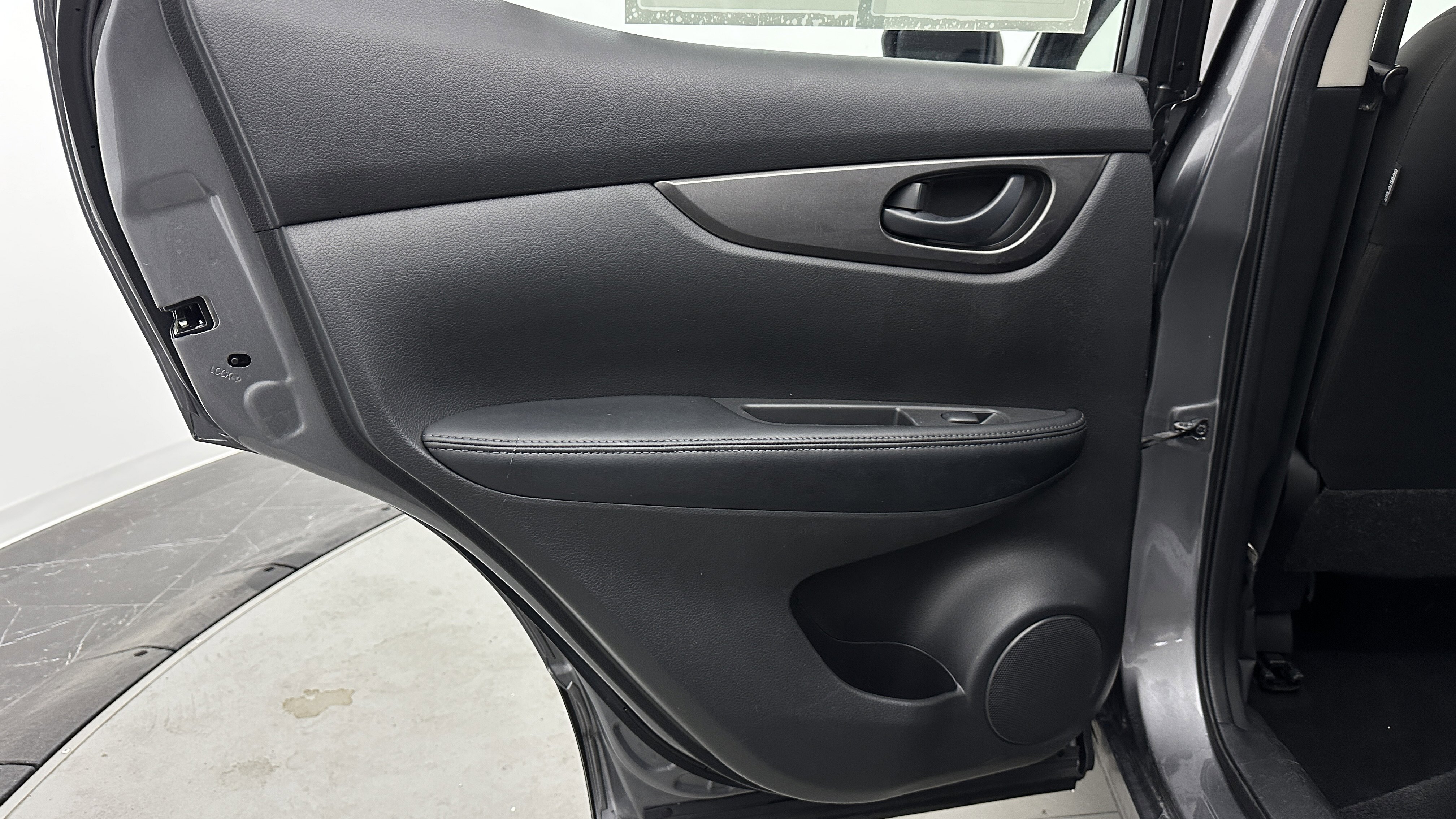 Used 2020 Nissan Rogue Sport S image 24