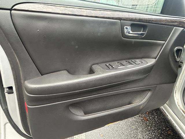 Used 2011 Cadillac DTS Limousine image 19