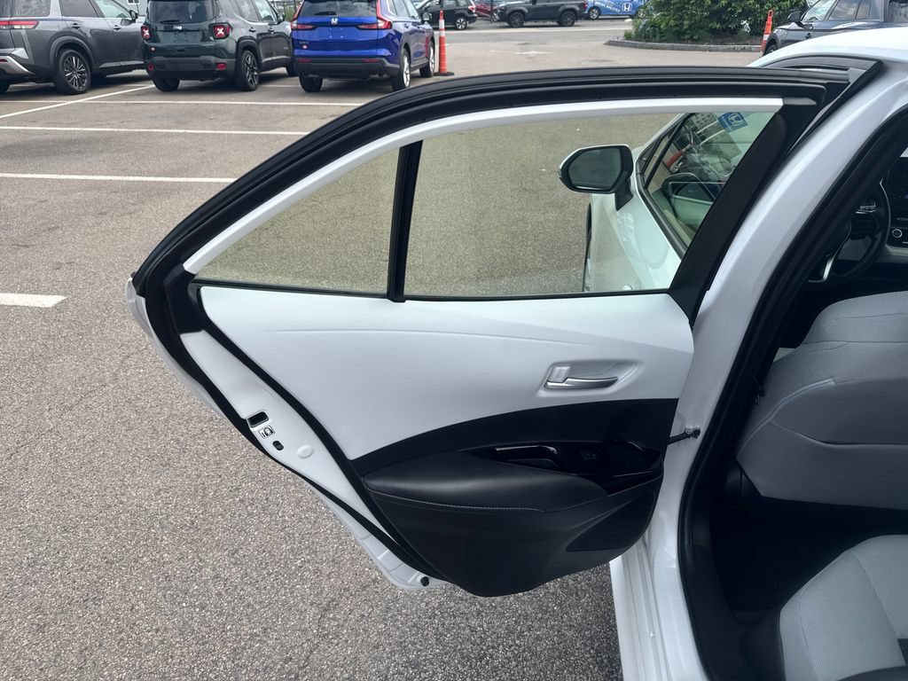 Used 2025 Toyota Corolla Hatchback FWD image 41