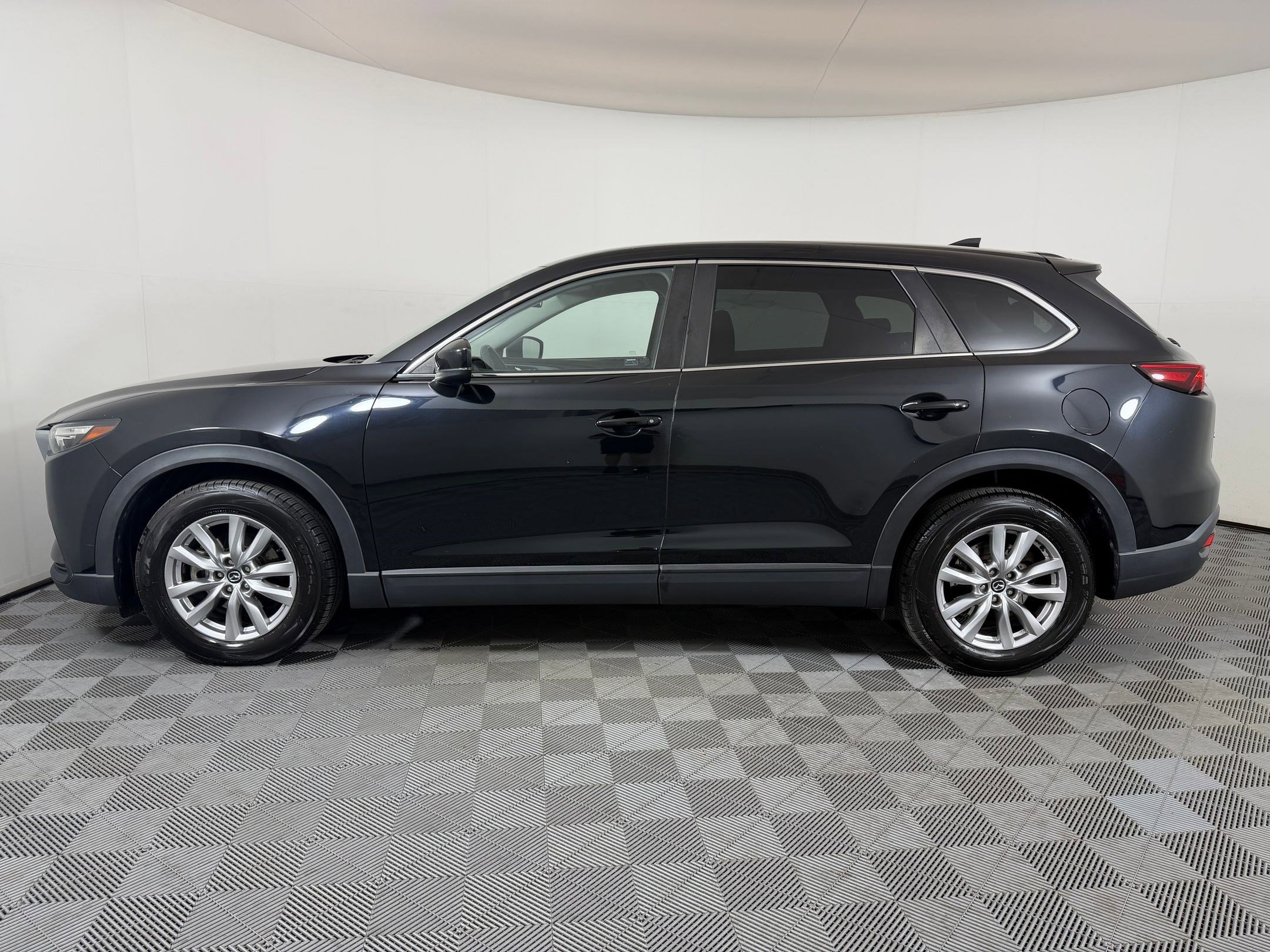 Used 2017 MAZDA CX-9 Sport FWD image 2