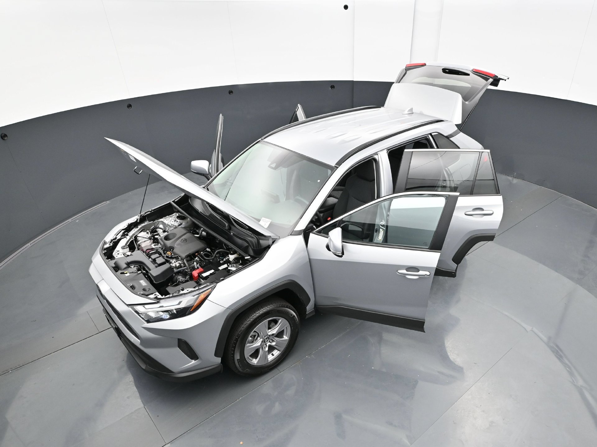 Used 2025 Toyota RAV4 XLE AWD/4WD image 45