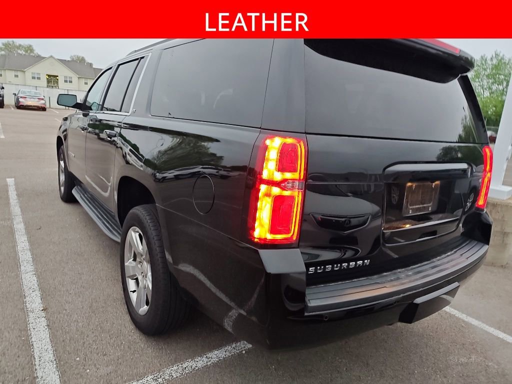 Used 2019 Chevrolet Suburban LT w/ Luxury Package AWD/4WD image 4