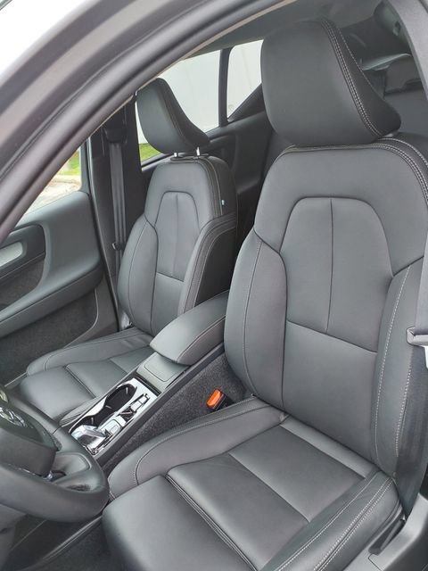 Certified 2026 Volvo XC40 B5 Plus AWD/4WD image 17