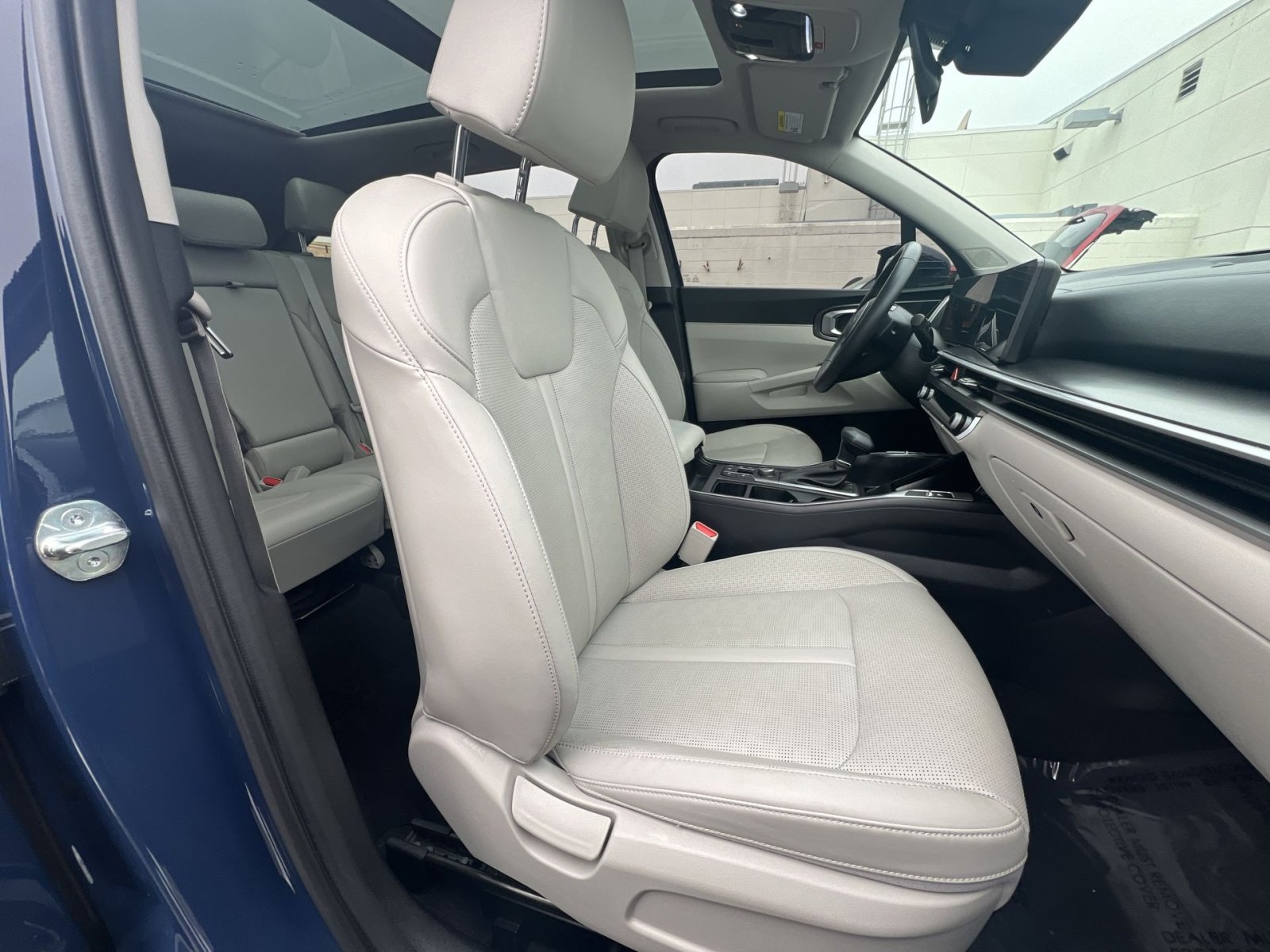 Used 2024 Kia Sorento S w/ Panoramic Sunroof Package image 27