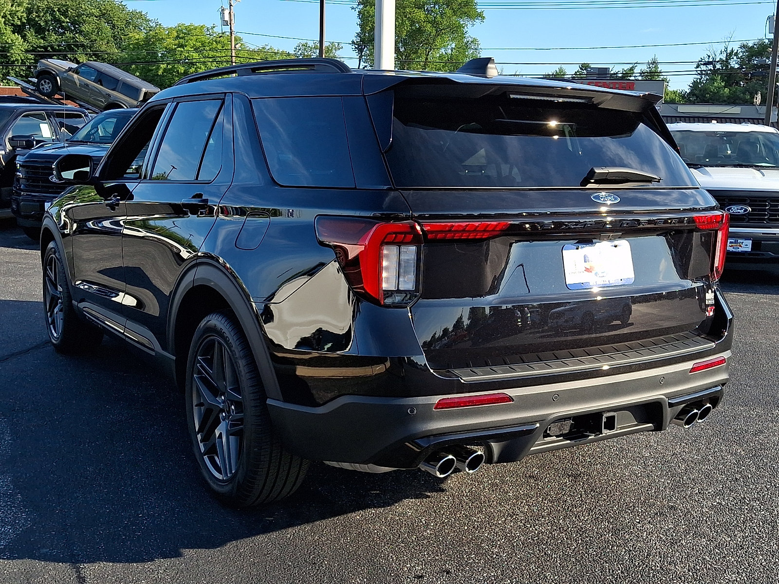 Used 2025 Ford Explorer ST AWD/4WD image 4