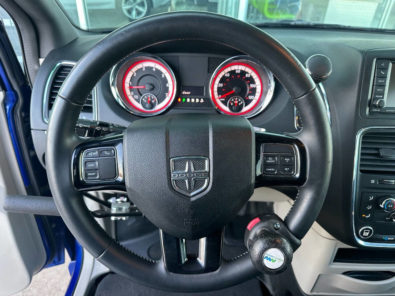 Used 2018 Dodge Grand Caravan SXT image 32