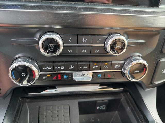 Used 2024 Ford F350 Lariat w/ Lariat Ultimate Package AWD/4WD image 12