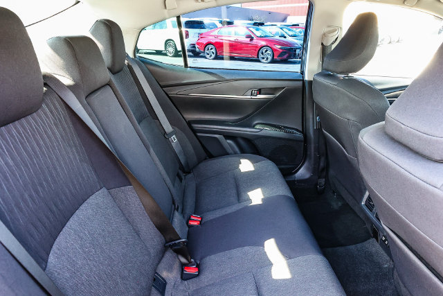 Used 2025 Toyota Camry LE FWD image 20