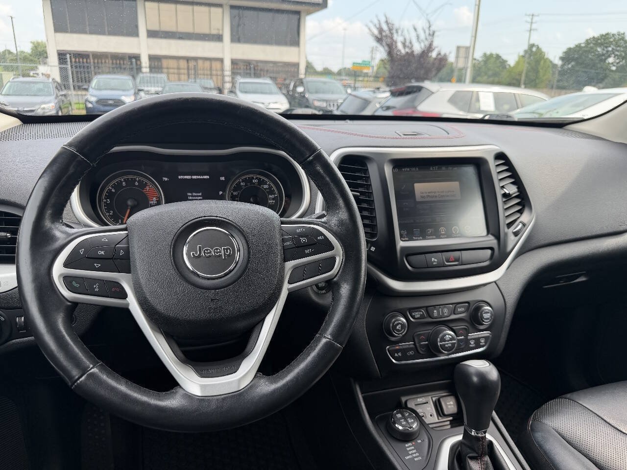 Used 2017 Jeep Cherokee Trailhawk AWD/4WD image 15