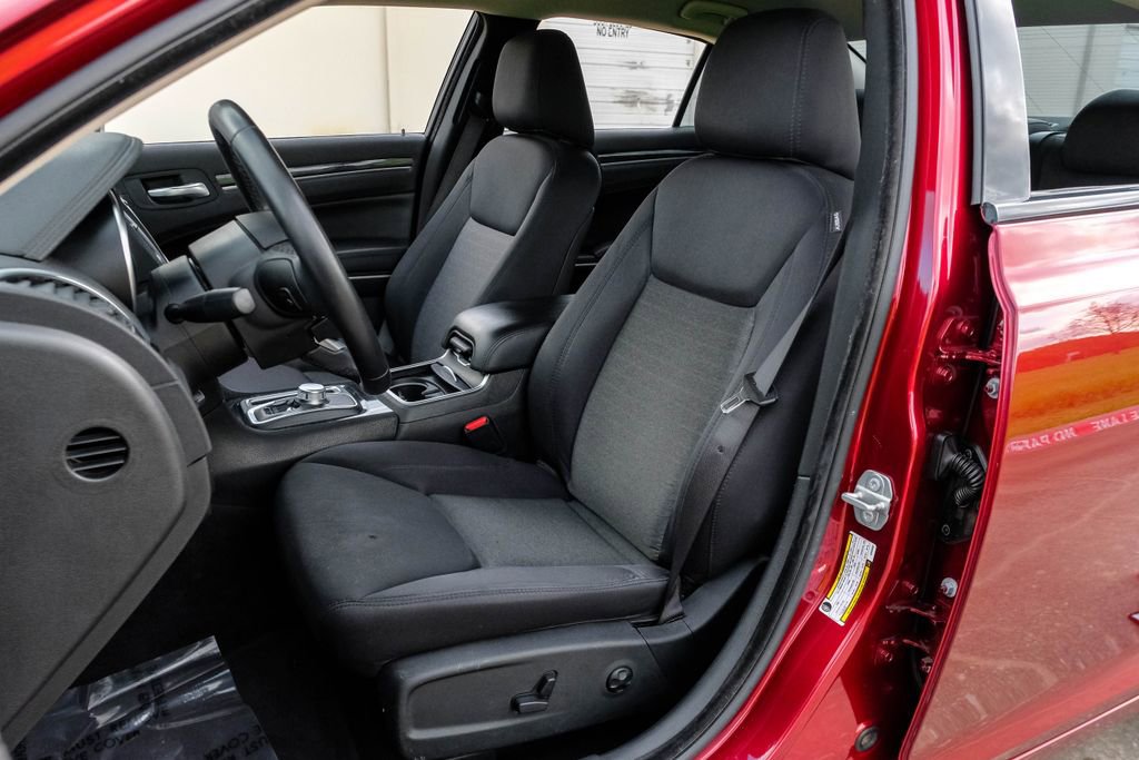 Used 2019 Chrysler 300 Touring w/ Sport Appearance Package image 34