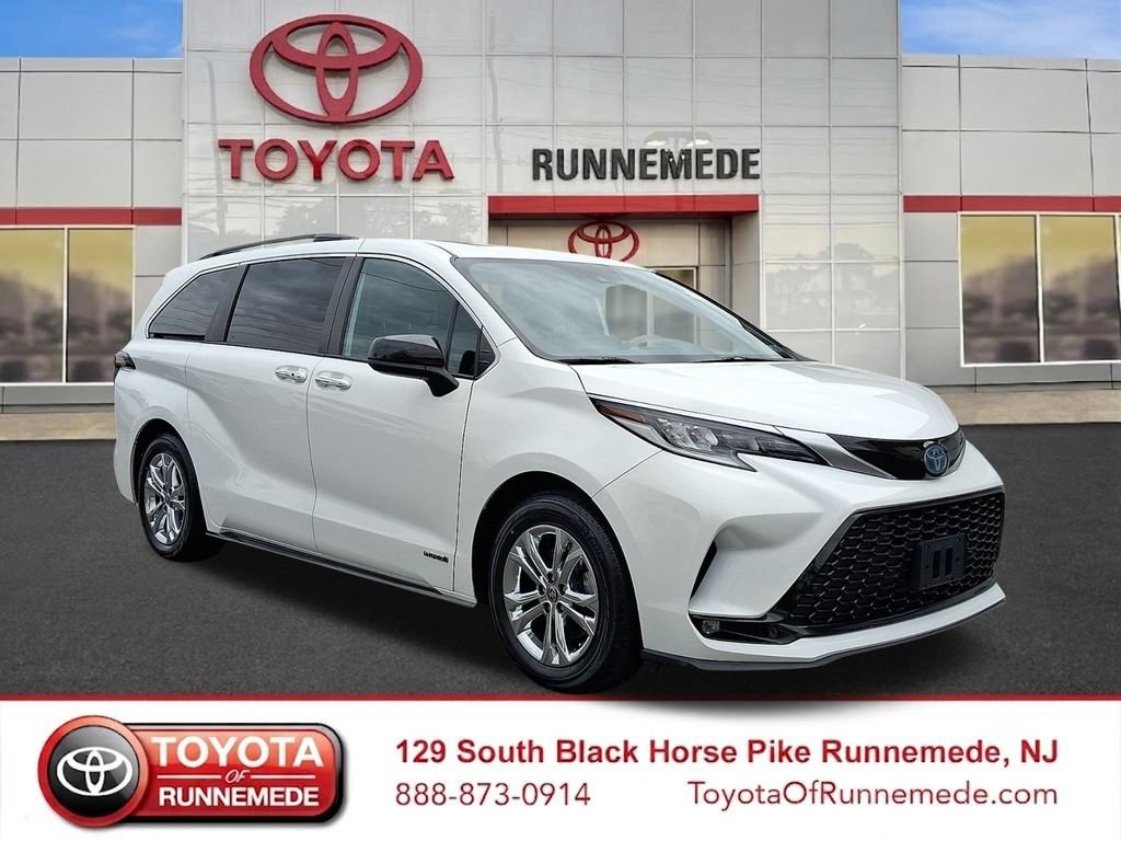 Certified 2021 Toyota Sienna XSE w/ XSE Plus Package AWD/4WD image 1