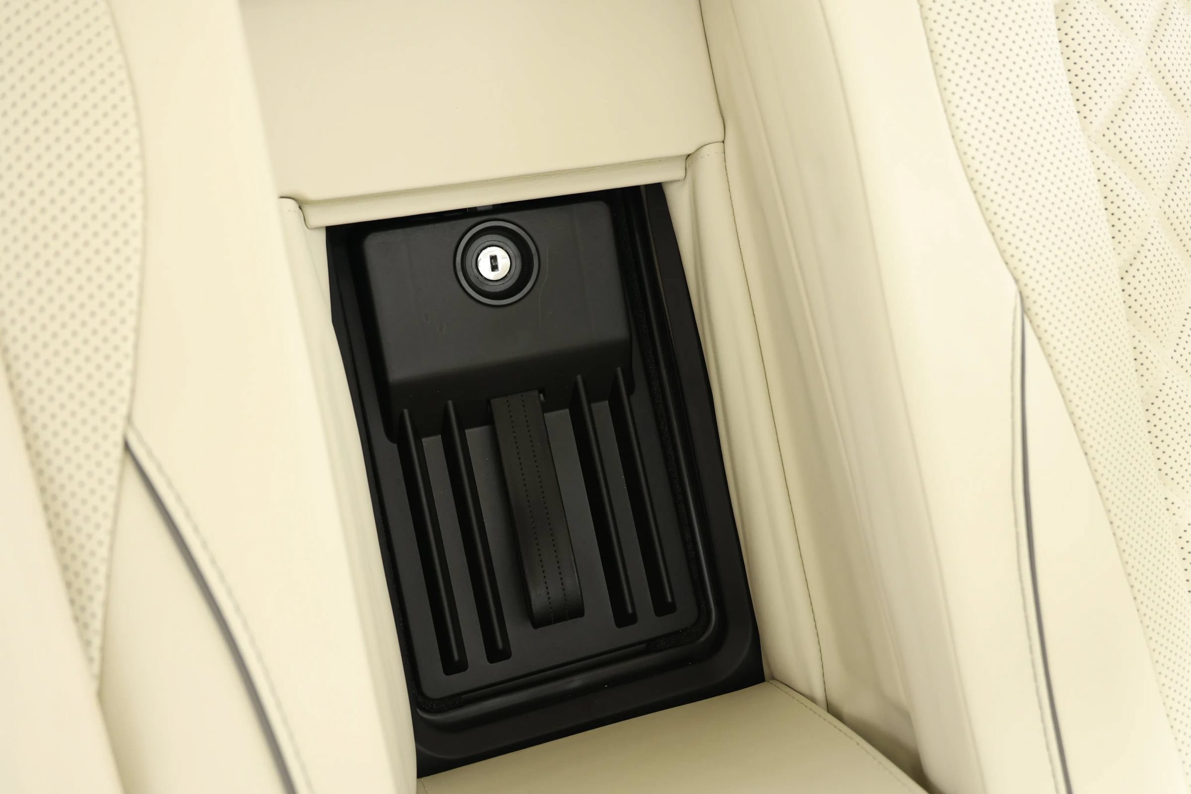 Used 2018 Bentley Flying Spur V8 AWD/4WD image 82