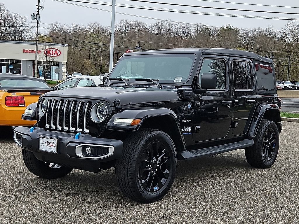 Used 2023 Jeep Wrangler Unlimited Sahara w/ Cold Weather Group AWD/4WD image 4