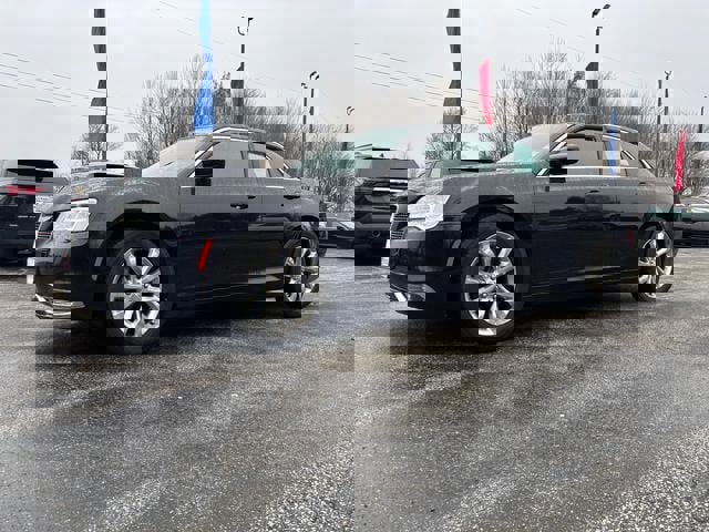 Used 2017 Chrysler 300 Touring w/ Value Package image 3