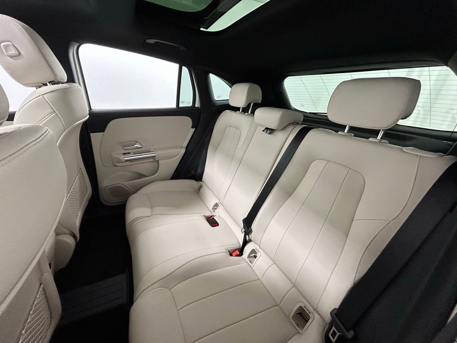 Used 2025 Mercedes-Benz GLA 250 4MATIC image 32