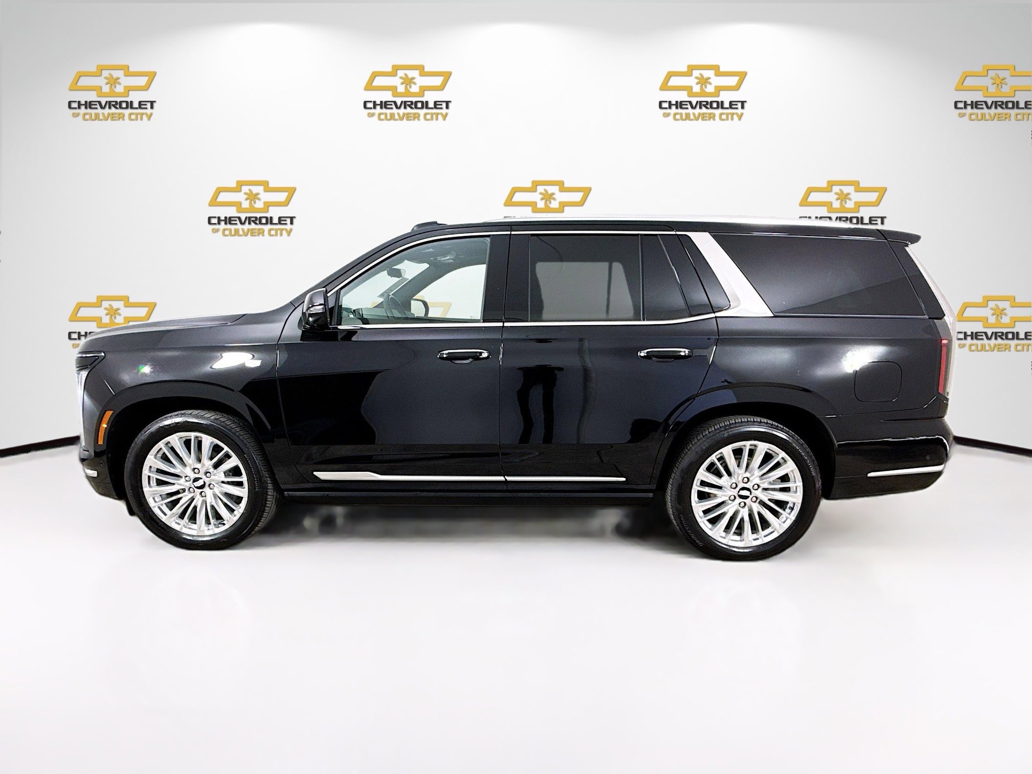 Used 2025 Cadillac Escalade Premium Luxury w/ Touring Package image 4