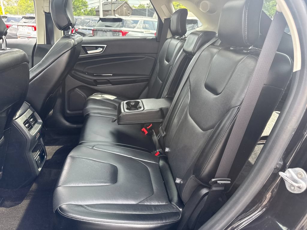 Used 2019 Ford Edge Titanium w/ Equipment Group 301A AWD/4WD image 19