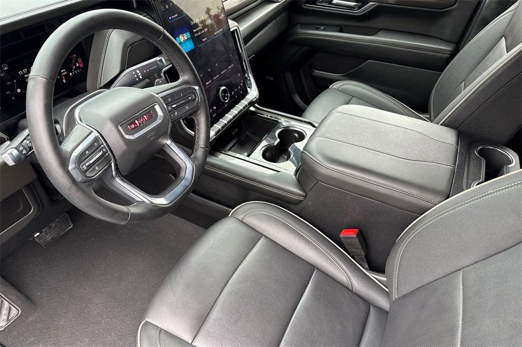 Used 2025 GMC Yukon Elevation image 4