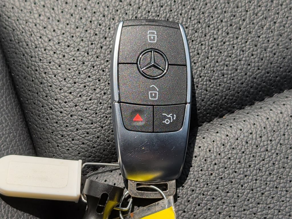 Used 2025 Mercedes-Benz GLE 450 4MATIC image 39