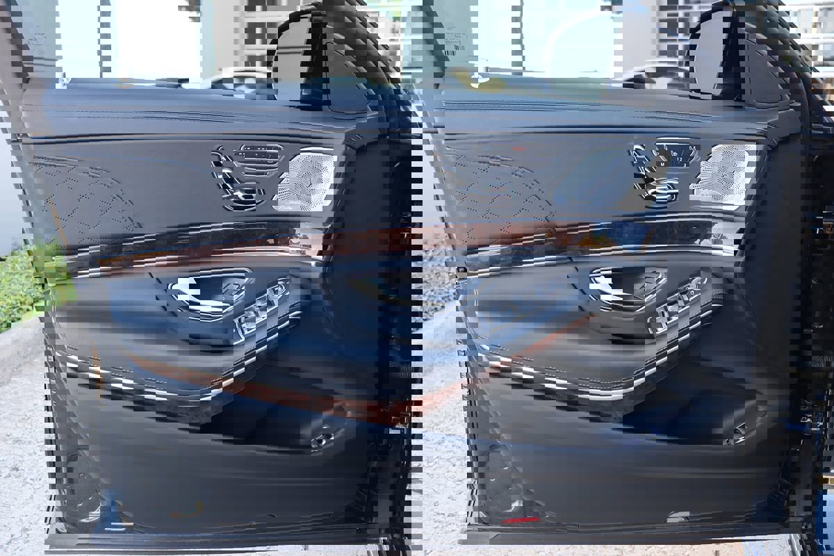 Used 2019 Mercedes-Benz S 560 Sedan w/ AMG Line Exterior image 21