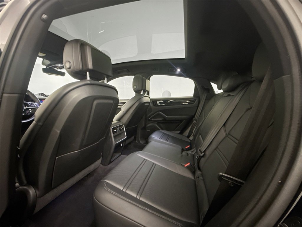 Used 2021 Porsche Cayenne Coupe image 23