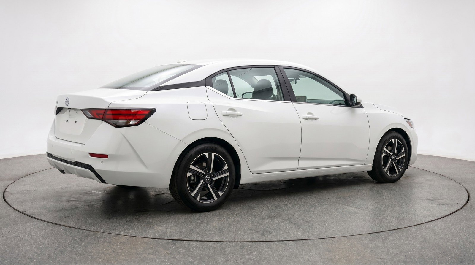 Used 2025 Nissan Sentra SV FWD image 9