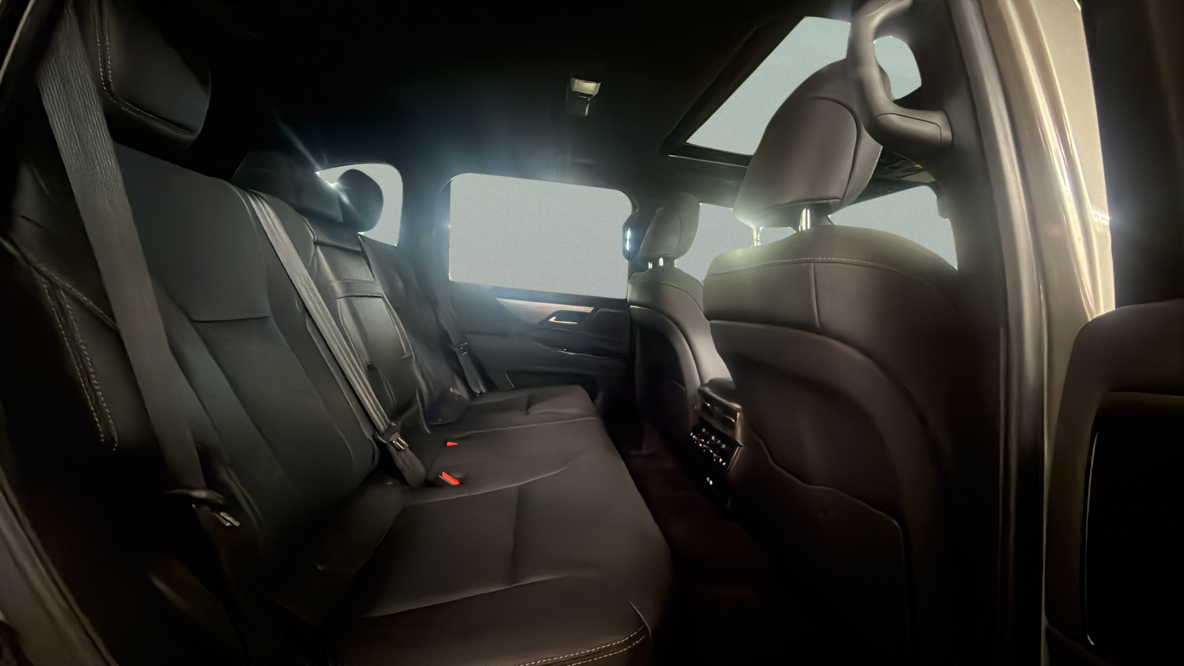 Used 2023 Lexus LX 600 F Sport w/ Accessory Package (Z1) AWD/4WD image 30