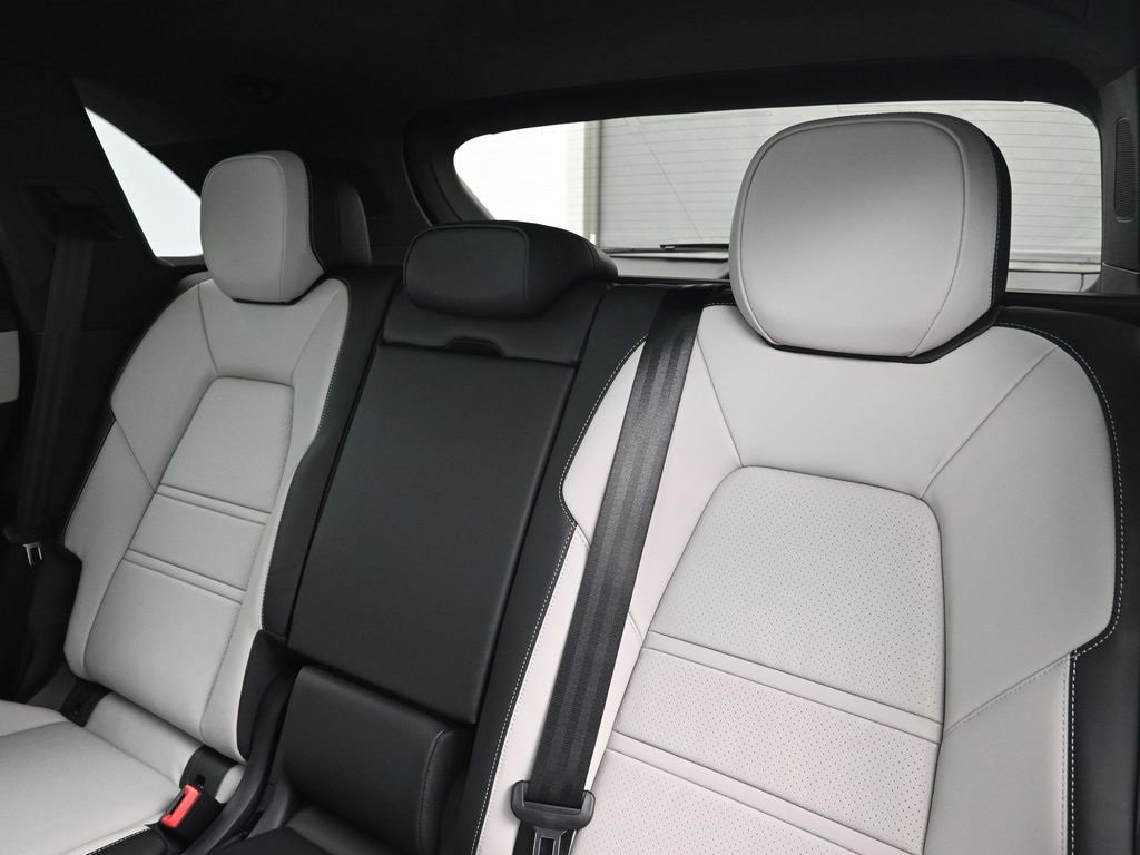 New 2026 Porsche Cayenne GTS image 6