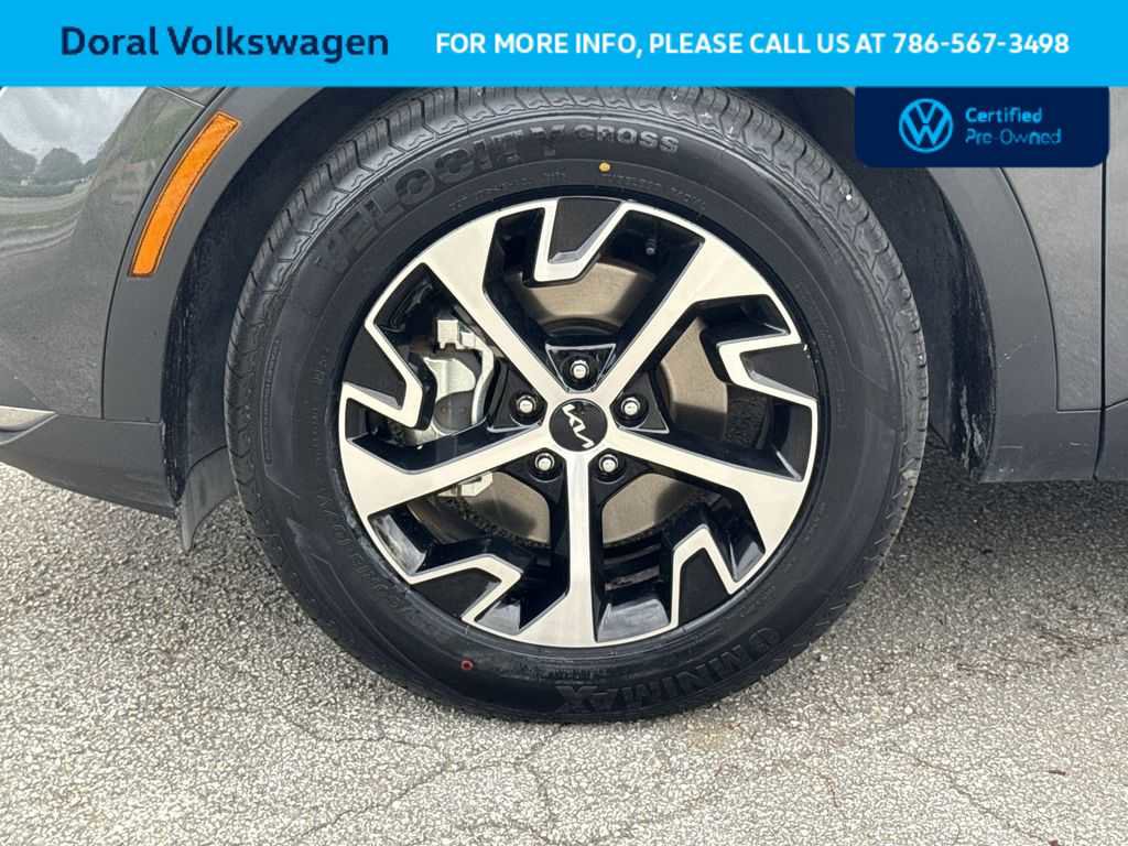 Used 2024 Kia Sportage EX image 11