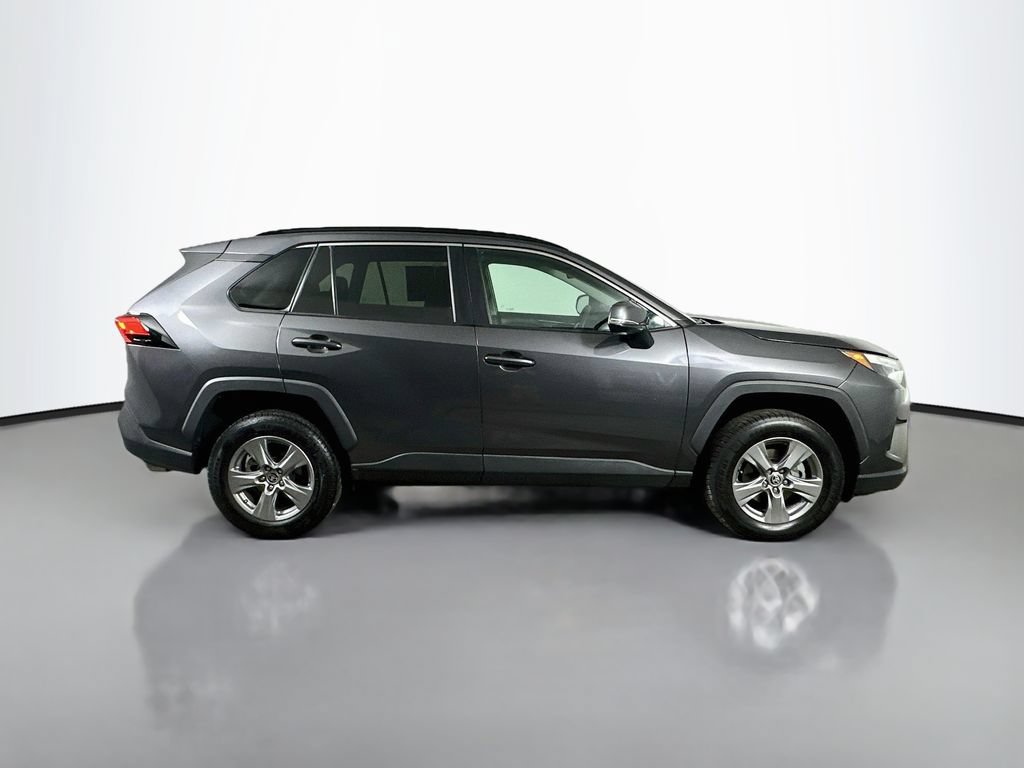 Used 2022 Toyota RAV4 XLE AWD/4WD image 7