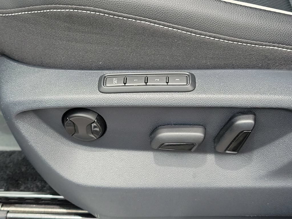 Used 2024 Volkswagen Tiguan SEL R-Line AWD/4WD image 21