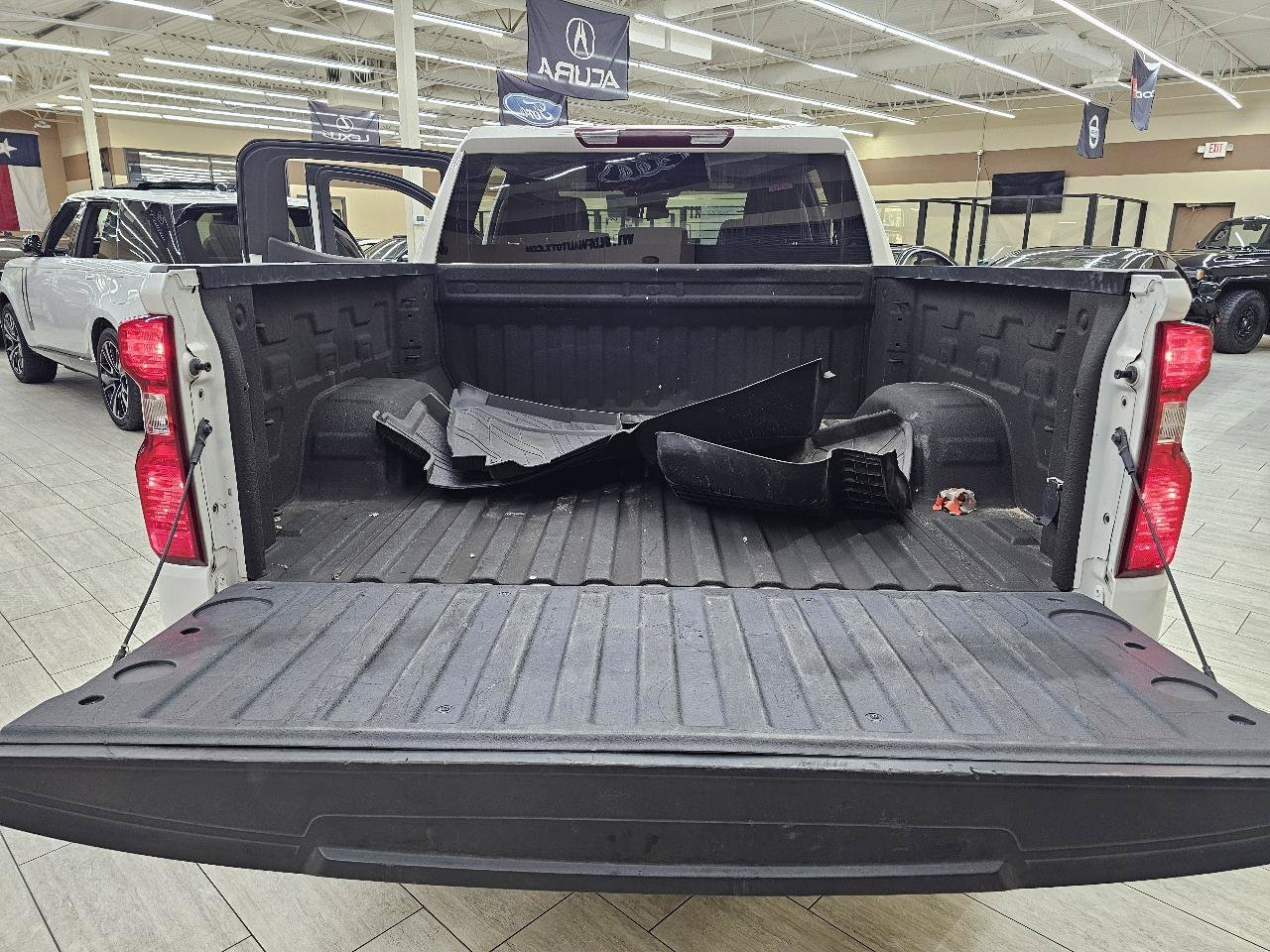 Used 2023 Chevrolet Silverado 1500 LT w/ Z71 Off-Road Package AWD/4WD image 13