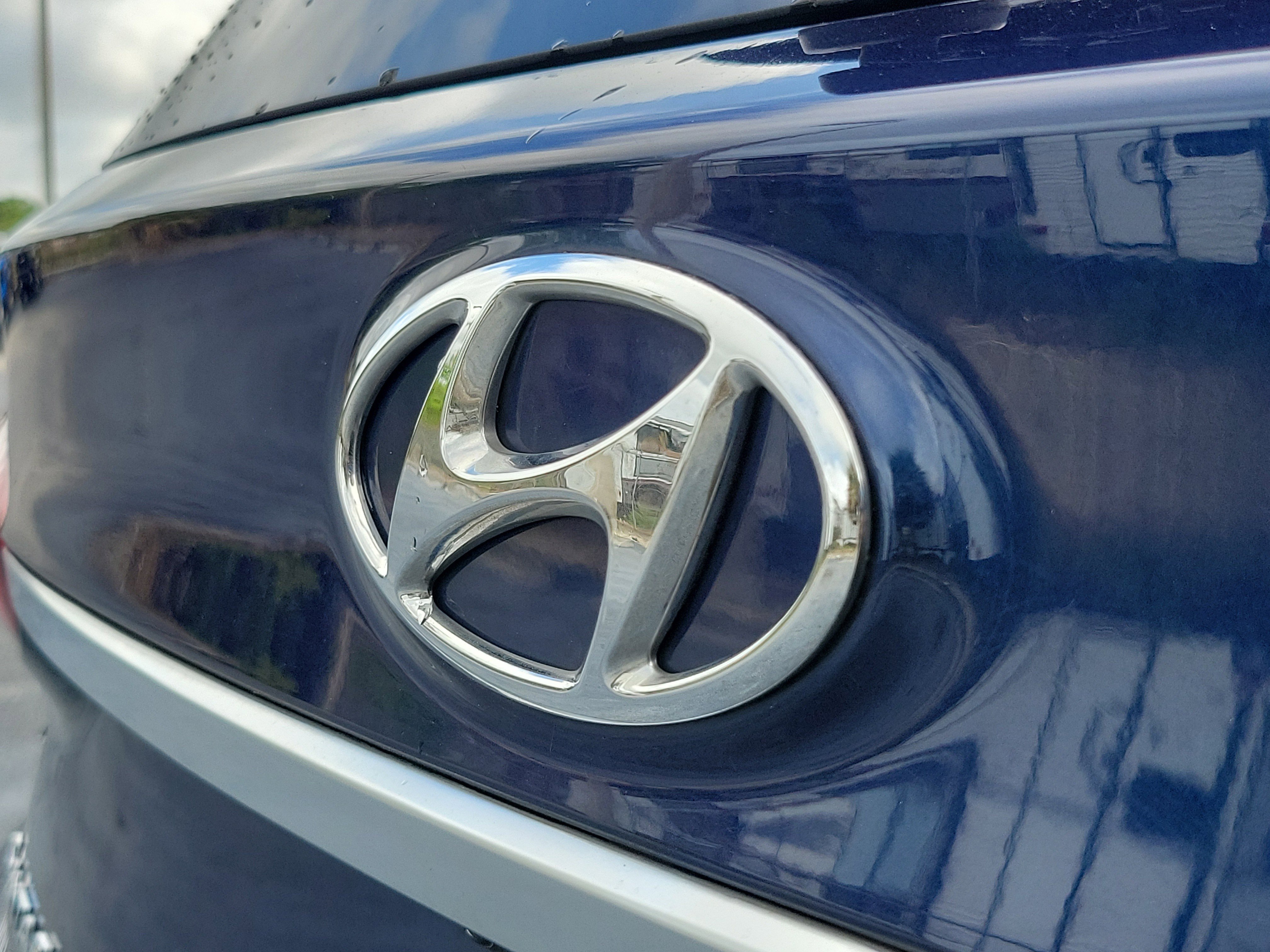Used 2020 Hyundai Santa Fe SE image 8