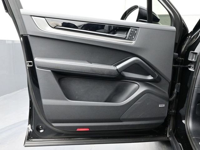 Certified 2024 Porsche Cayenne Coupe AWD/4WD image 7