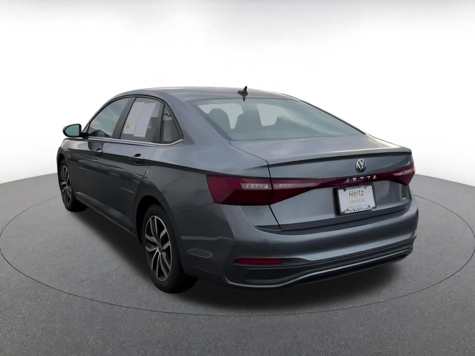 Used 2025 Volkswagen Jetta SE image 11