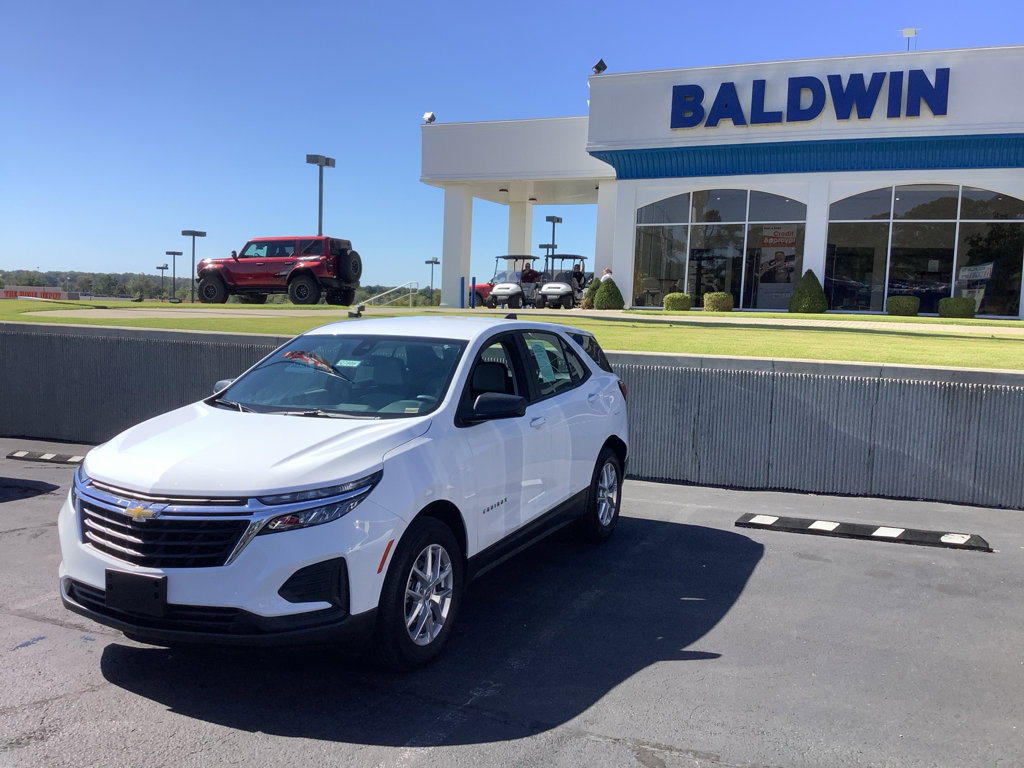 Used 2023 Chevrolet Equinox LS image 3