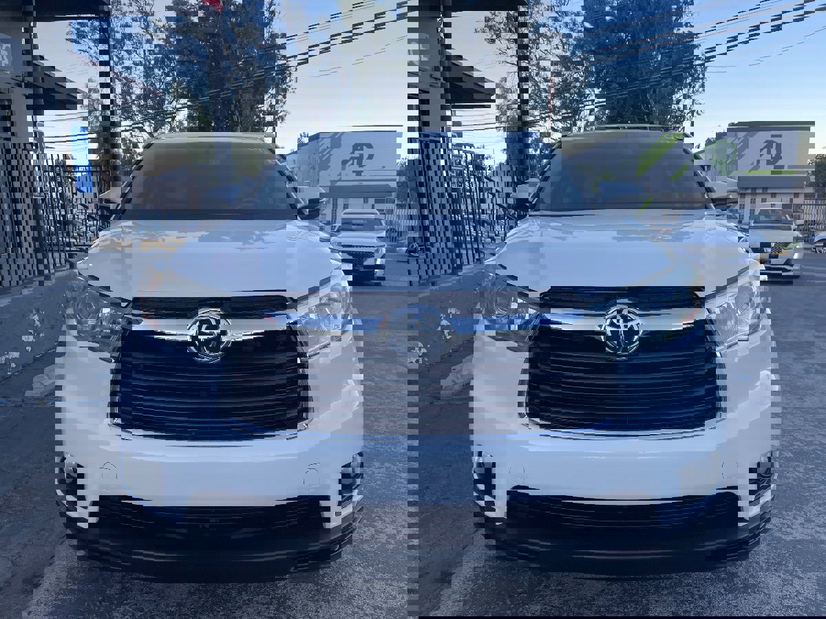 Used 2016 Toyota Highlander XLE image 2