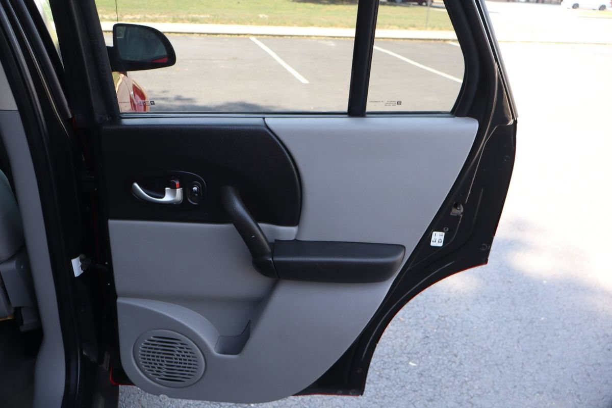 Used 2005 Saturn Vue 2WD w/ Sport Plus Pkg image 25