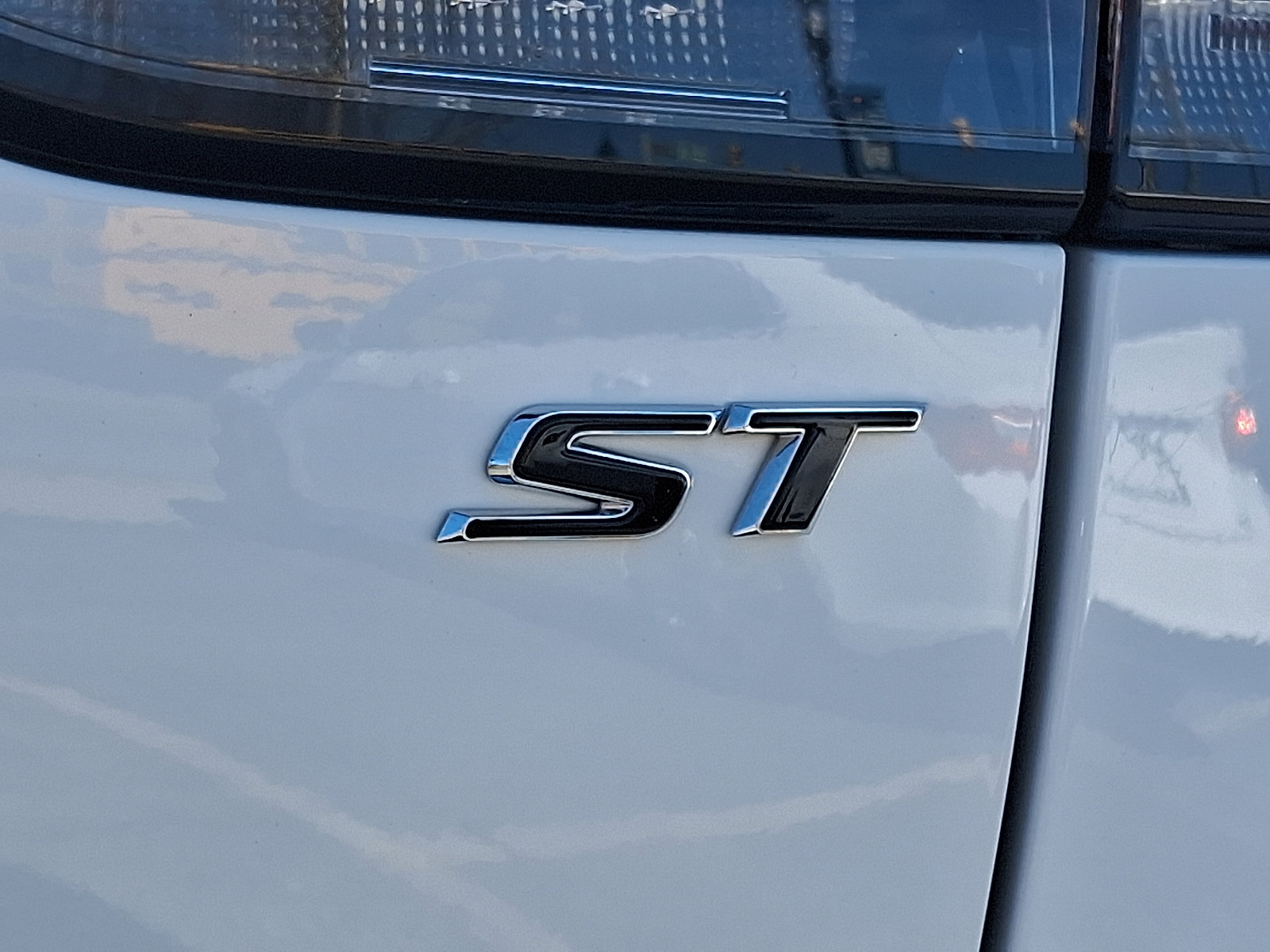 Used 2023 Buick Envision Essence w/ Sport Touring Package image 29