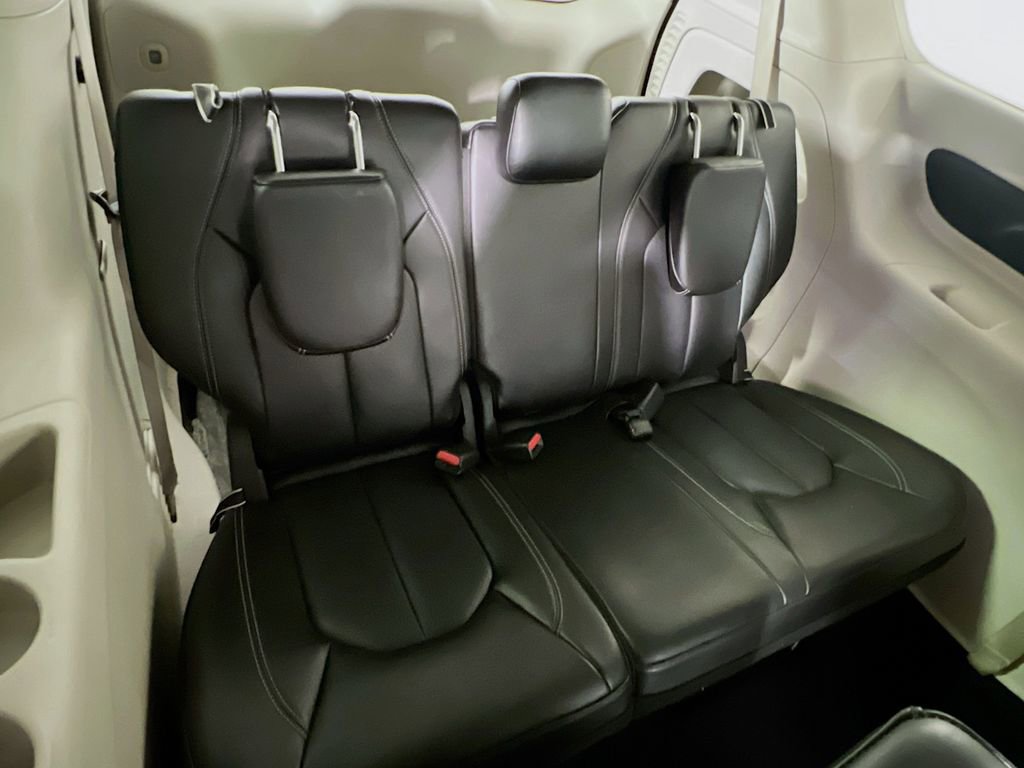 Used 2023 Chrysler Pacifica Touring-L FWD image 24
