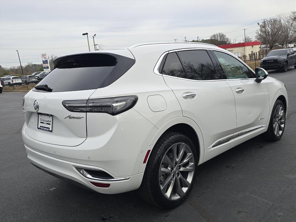 Used 2022 Buick Envision Avenir w/ Technology Package II image 3