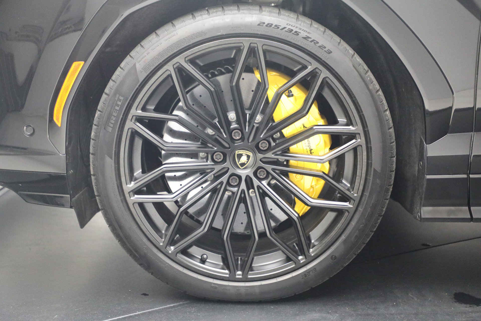 Used 2025 Lamborghini Urus SE AWD/4WD image 34
