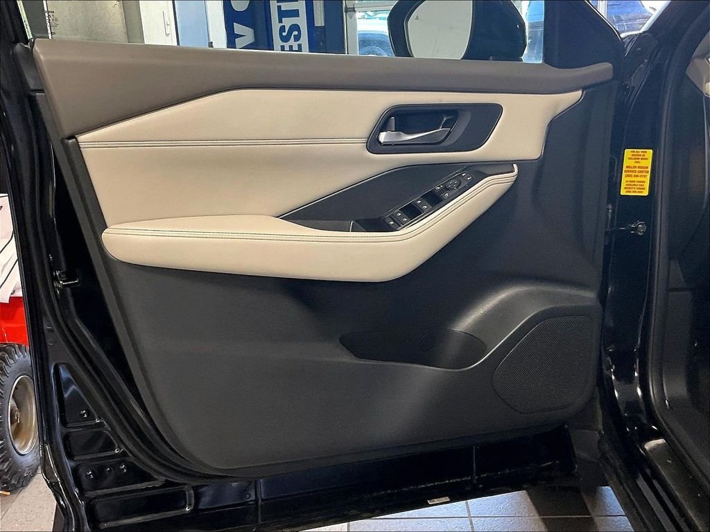 Certified 2023 Nissan Rogue SV w/ SV Premium B Package AWD/4WD image 9