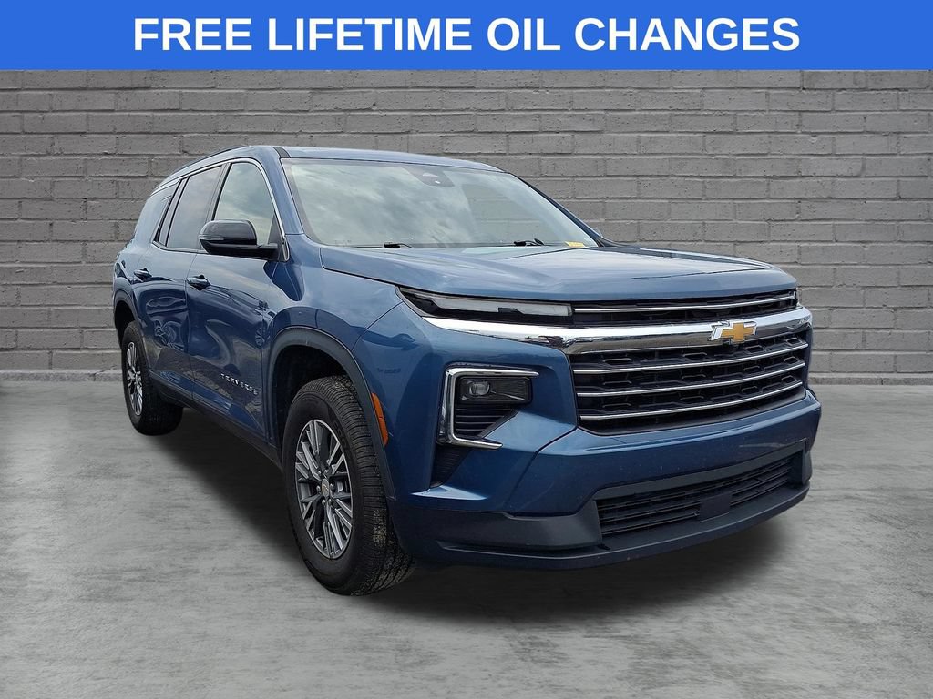 Used 2025 Chevrolet Traverse LT AWD/4WD image 1