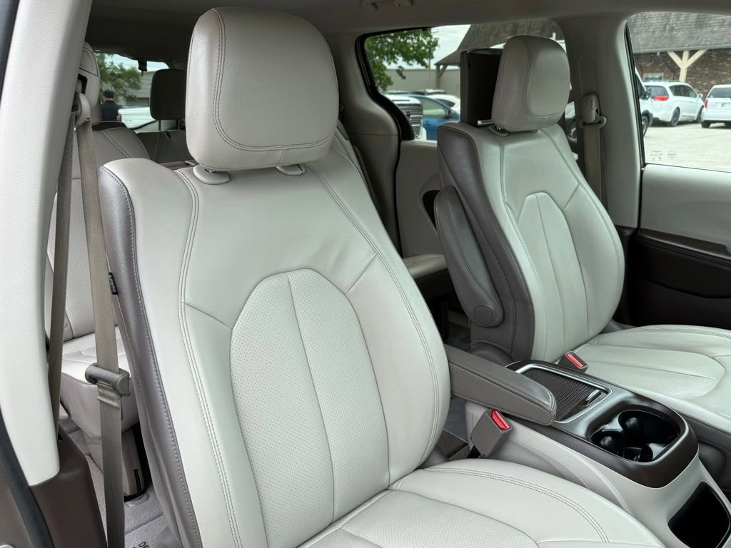 Used 2017 Chrysler Pacifica Touring-L Plus FWD image 26