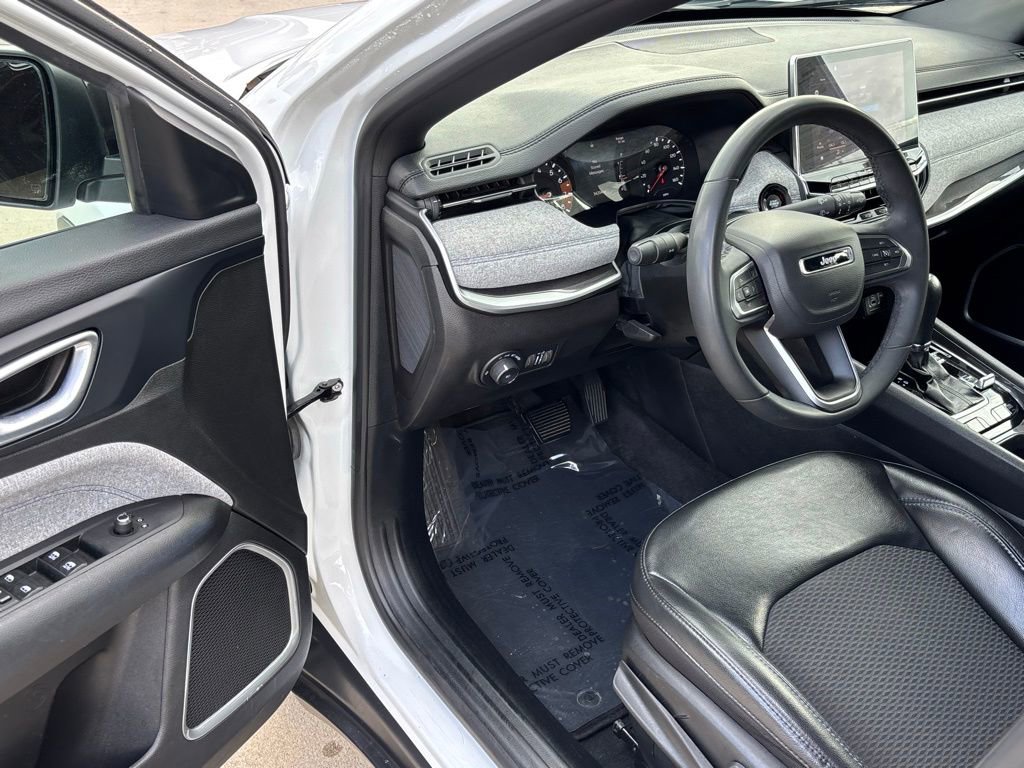 Used 2023 Jeep Compass Latitude image 9