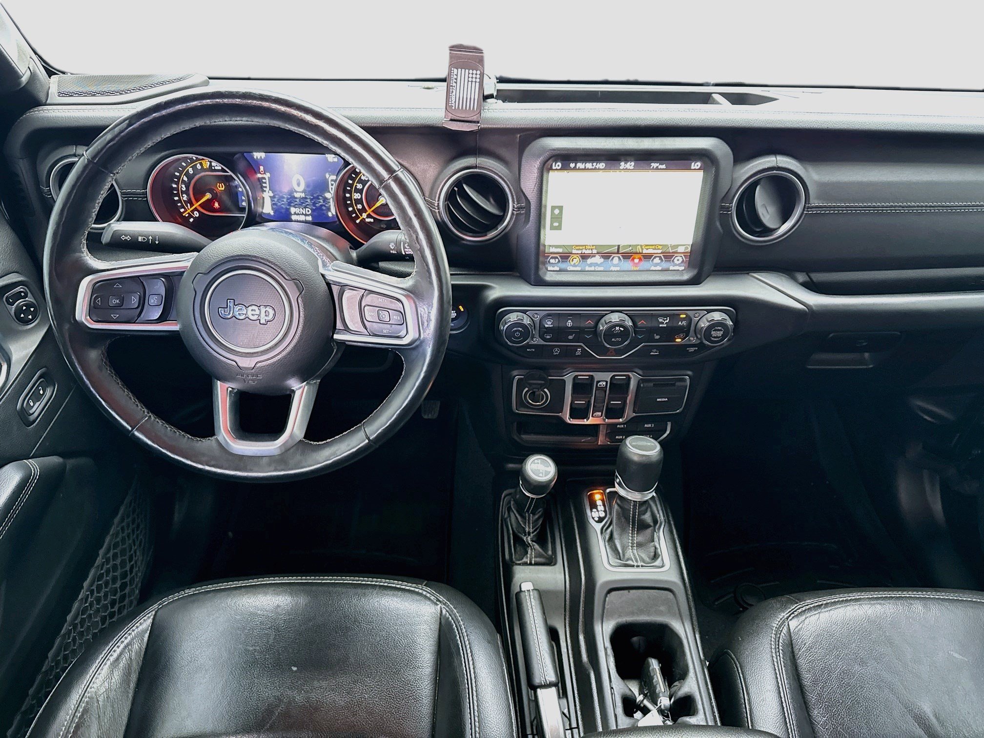 Used 2020 Jeep Gladiator Overland AWD/4WD image 14